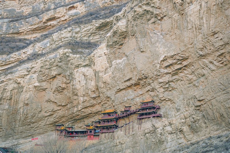 位於翠屏山半山腰的懸空寺，曾入選世界十大奇險建築。